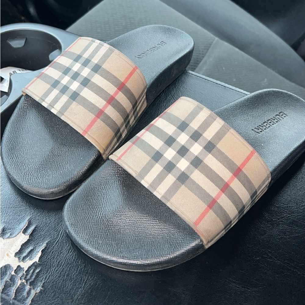 Burberry Men’s slides authentic
